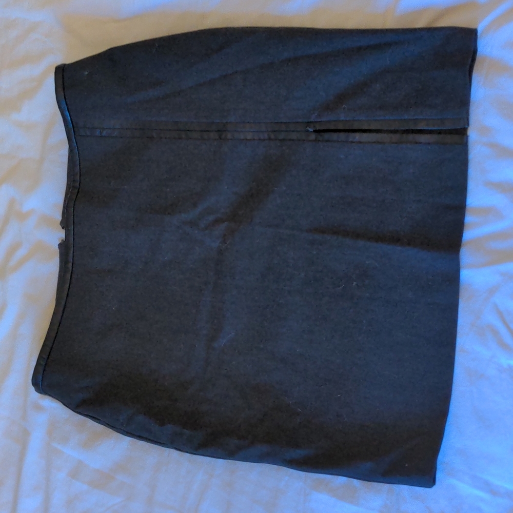 Ecru pencil skirt with front slit